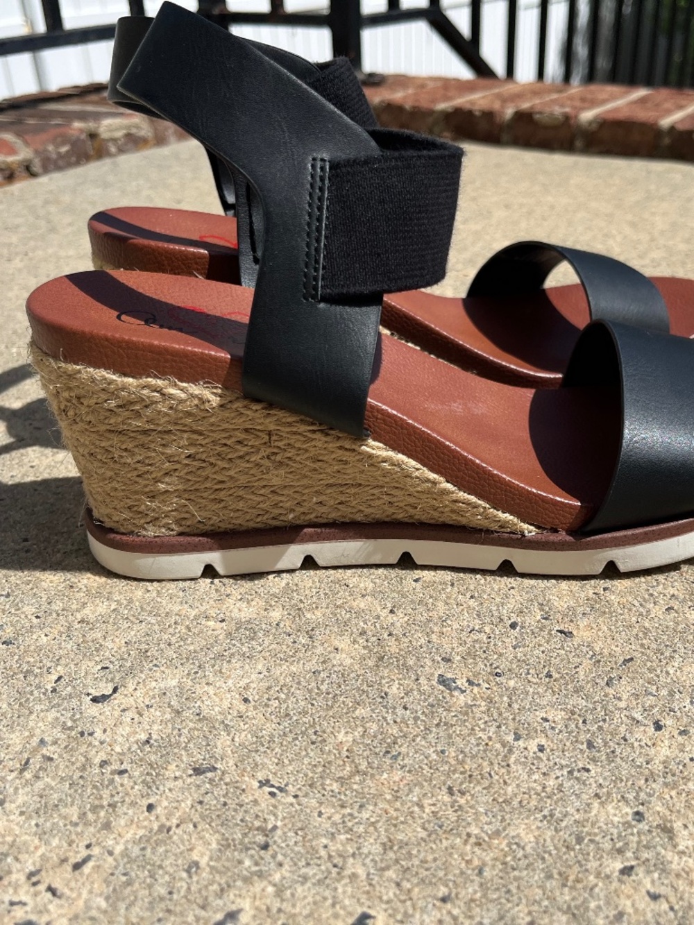 MIA AMORE- wedge heel comfort sandals, Size 8 - Picture 2 of 4